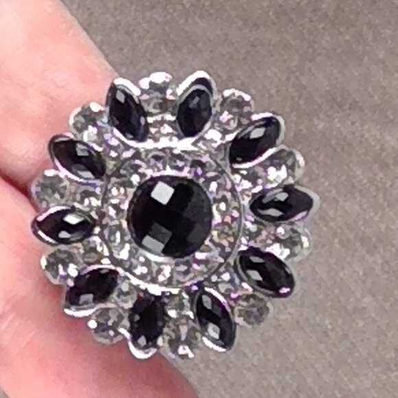 Black clear gemstones adjustable ring silver colour - Picture 1 of 5